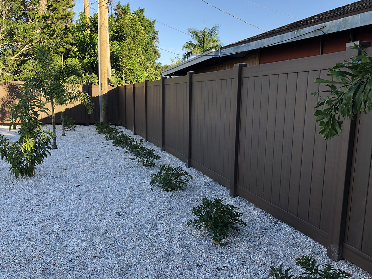 Wood Privacy Fencing Installer In Tampa Fl